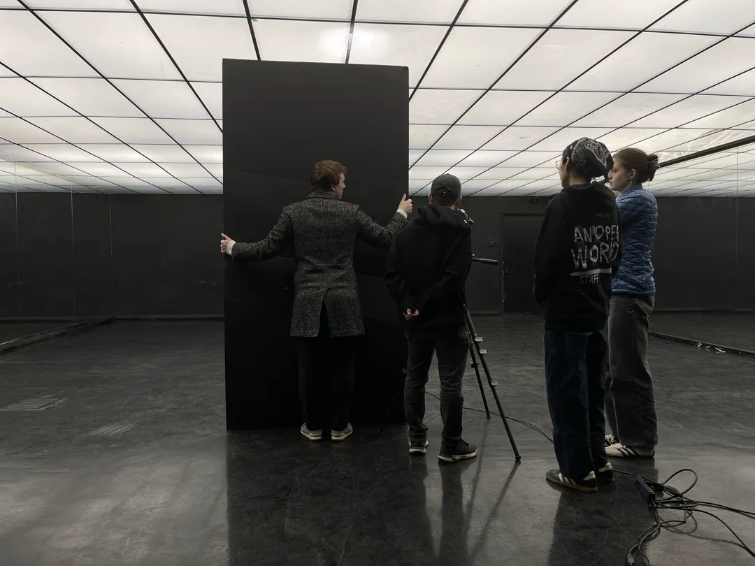 Crew positioning lighting